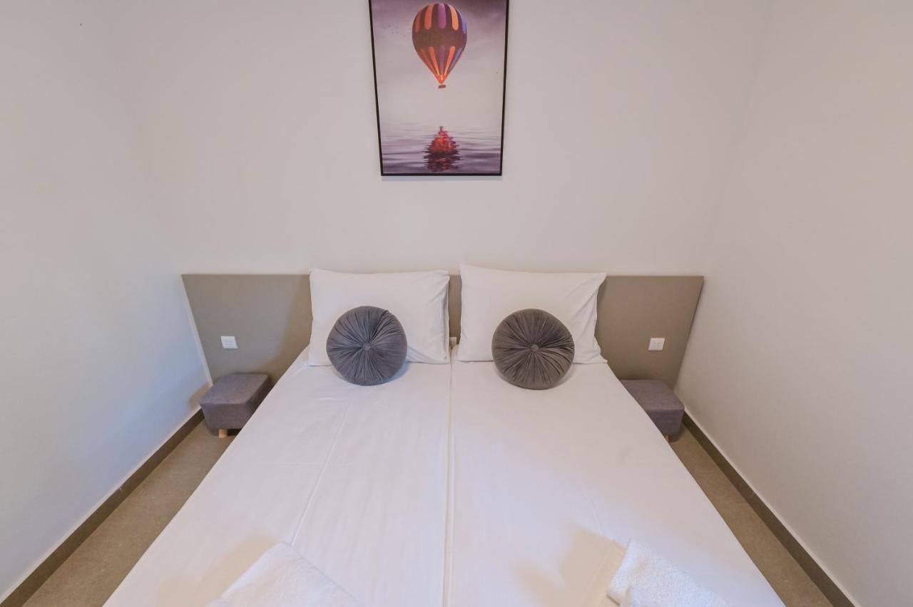 Double L House Apartman Novalja Szoba fotó