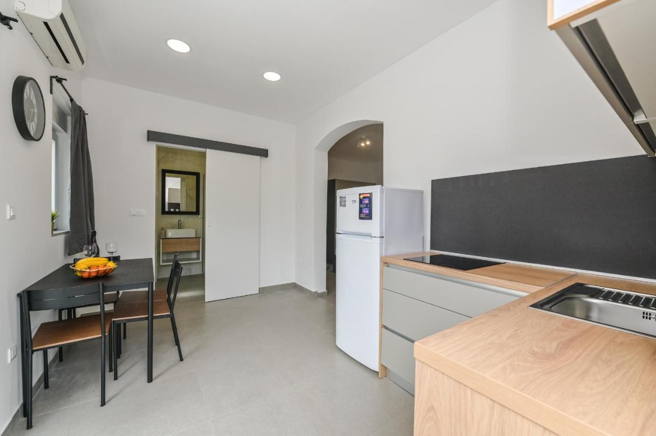 Double L House Apartman Novalja Kültér fotó